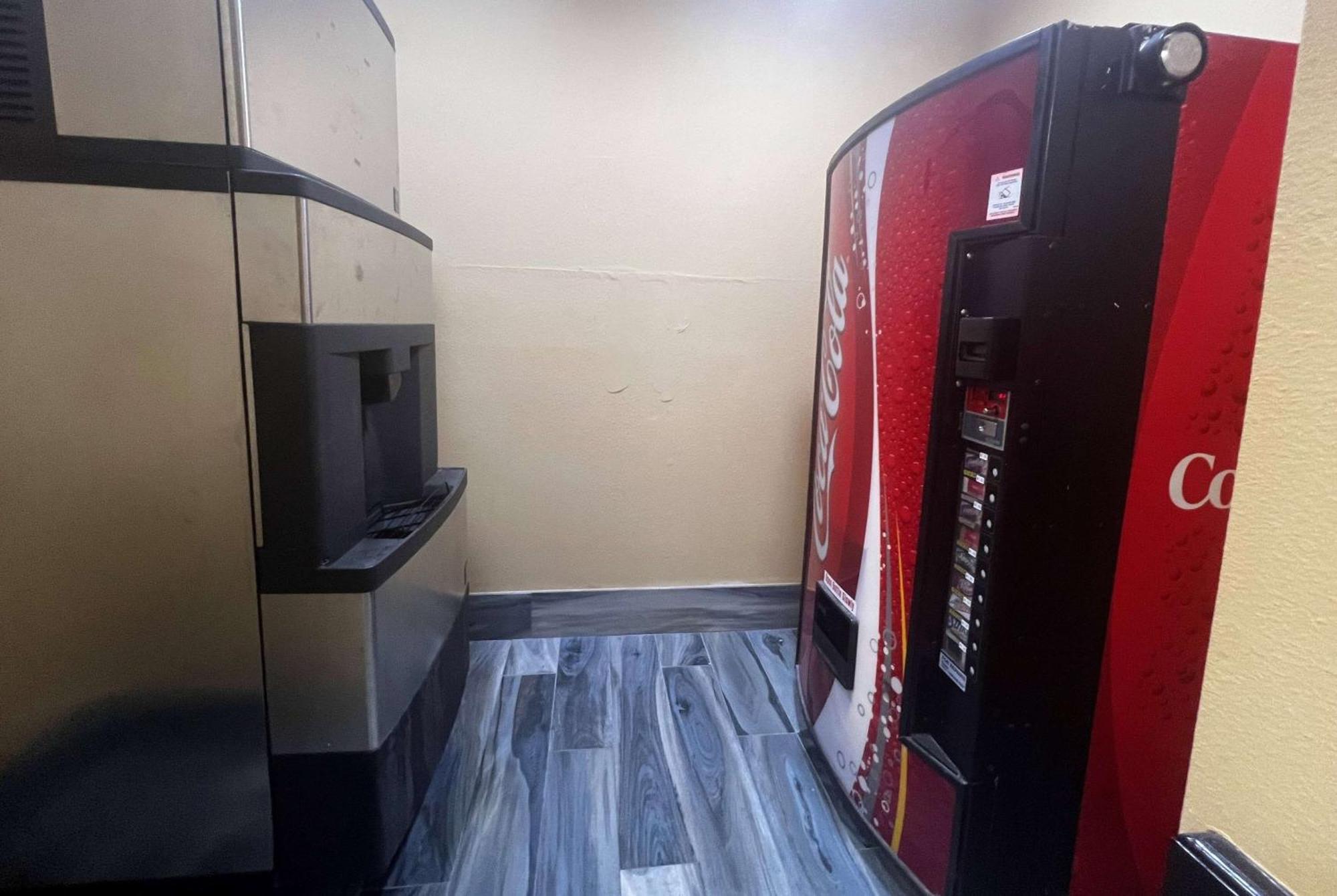 מלון Super 8 By Wyndham פסדינה מראה חיצוני תמונה